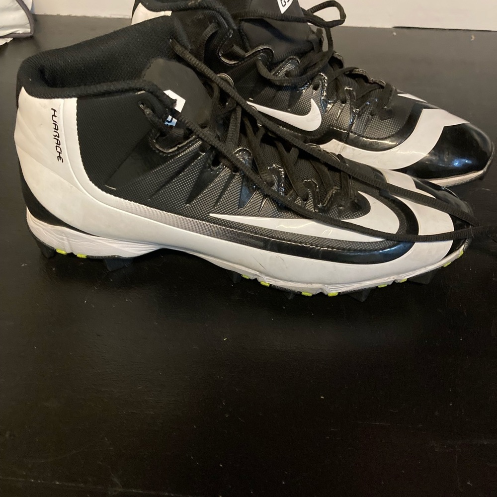 Nike men’s football cleats